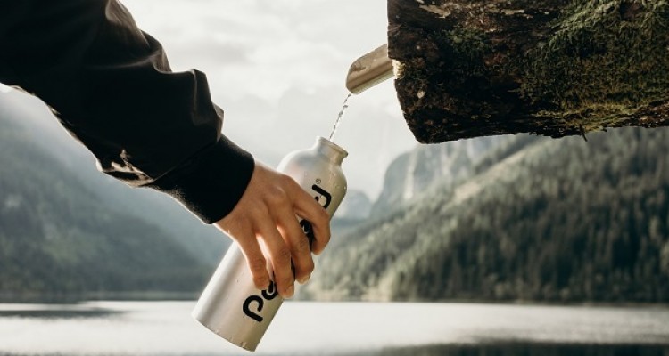  Borracce plastic-free, differenziata e prodotti a KM 0: le scelte eco-friendly degli italiani in viaggio