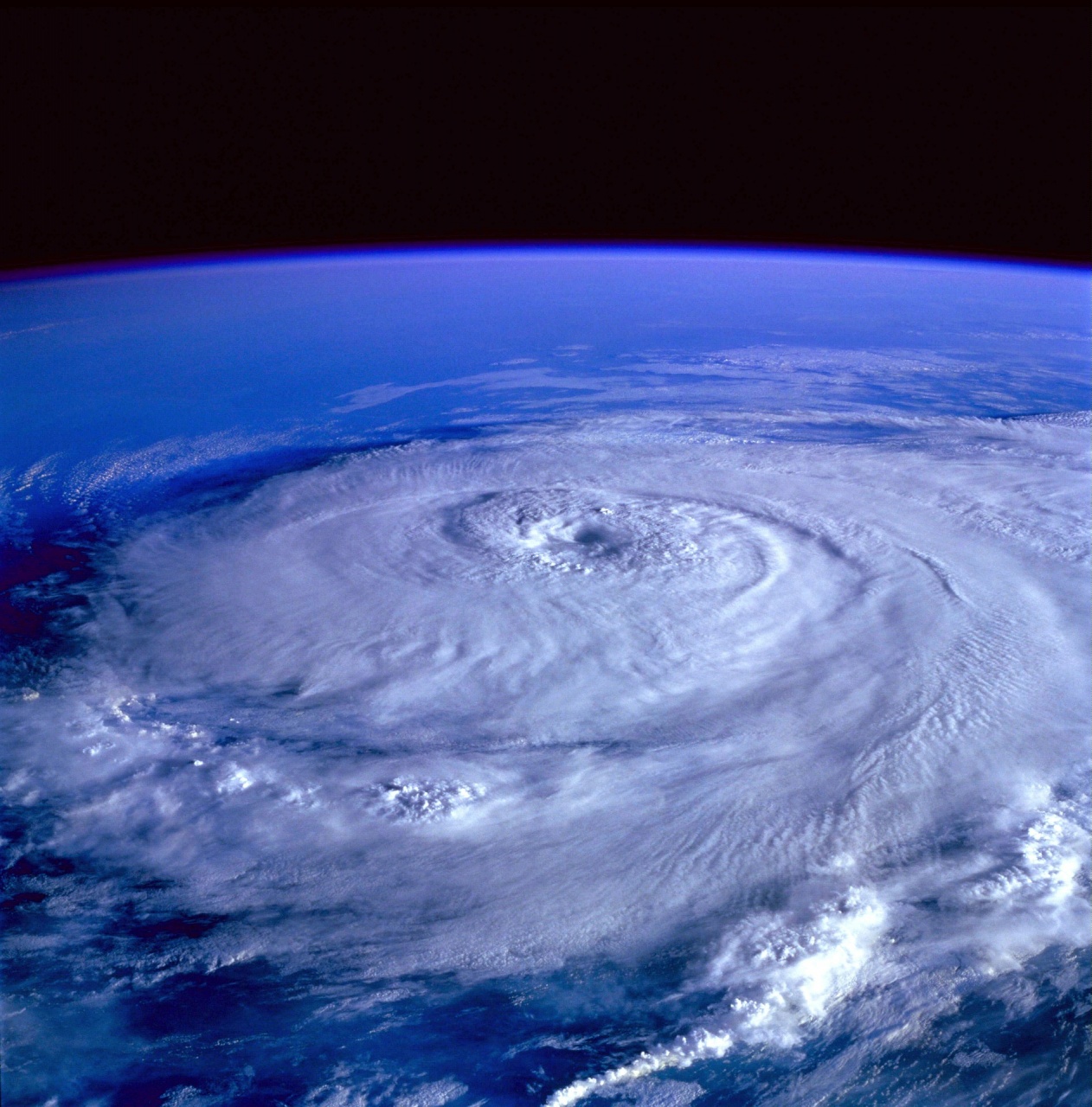hurricane 92968 1920 hurricane 92968 1920