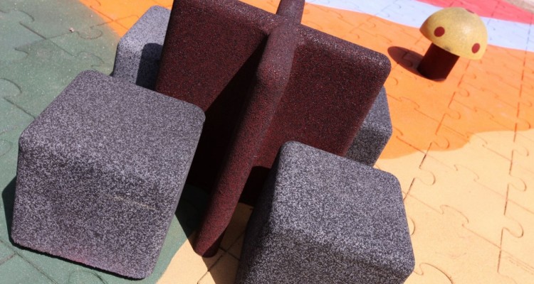 Campi sportivi in gomma riciclata per tre scuole delle Marche