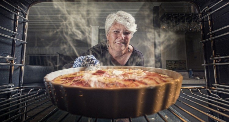 Selectra: 10 consigli per gestire i consumi tra forno, fornelli e frigorifero