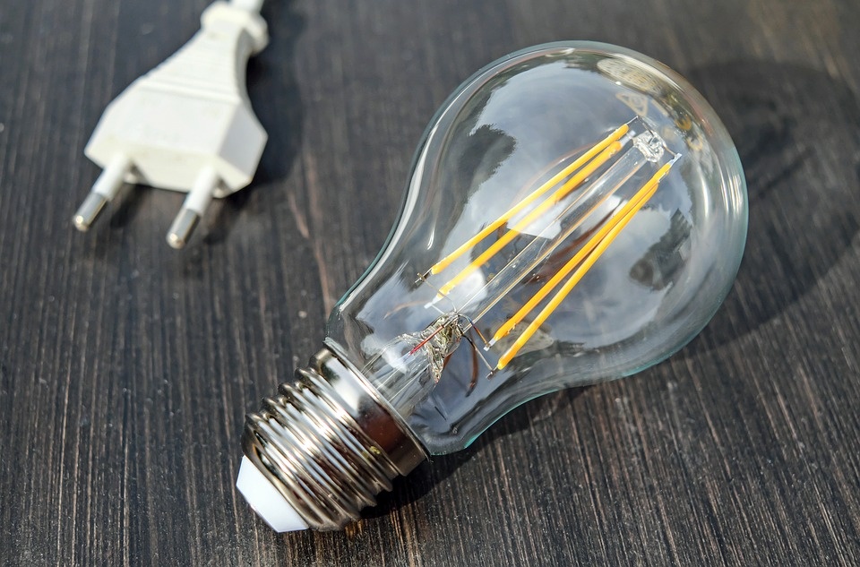 Energia: aumento dei prezzi delle materie prime, elettricità +3,8% e gas +3,9%