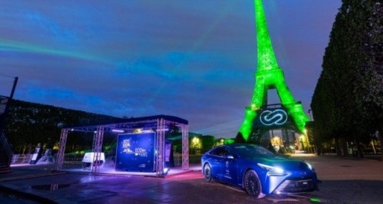 La tecnologia delle celle combustibile ad idrogeno Toyota illumina la Torre Eiffel