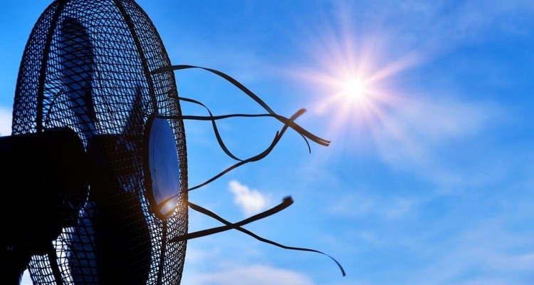 Estate e risparmio energetico: alcuni consigli di Selectra per risparmiare riducendo gli sprechi