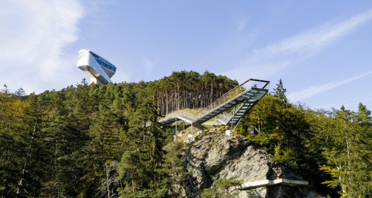Innsbruck: 7 itinerari tra città e montagna per scoprire in libertà monumenti e angoli nascosti.