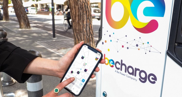 Mobilità elettrica, l'app Be Charge cambia veste e si rinnova 