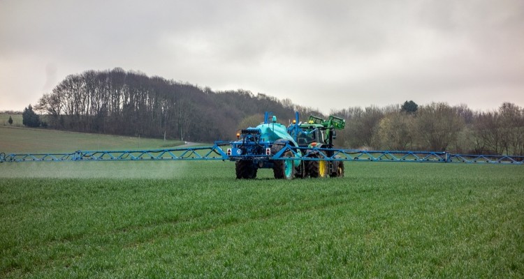 WWF: 94% delle aree agricole in Europa contaminato da più di un pesticida
