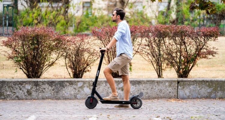Nilox svela M1, il monopattino smart 