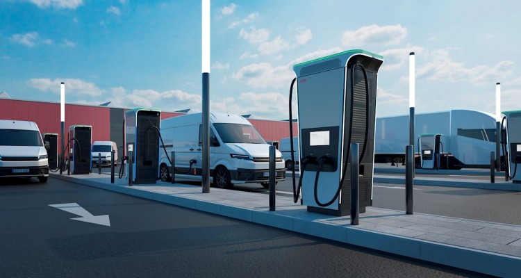 ABB, nuova stazione di ricarica per auto elettriche: 100 km di autonomia in meno di tre minuti