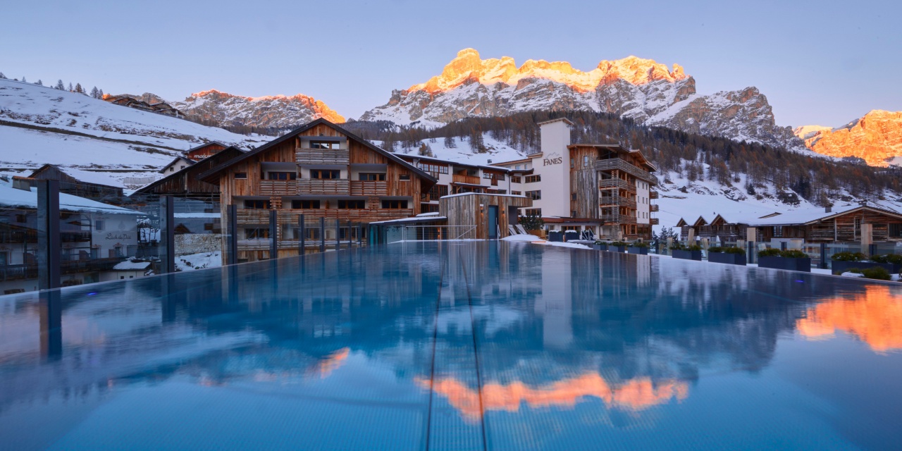 Natale in Val Badia al Dolomiti Wellness Hotel Fanes: benessere di lusso in montagna