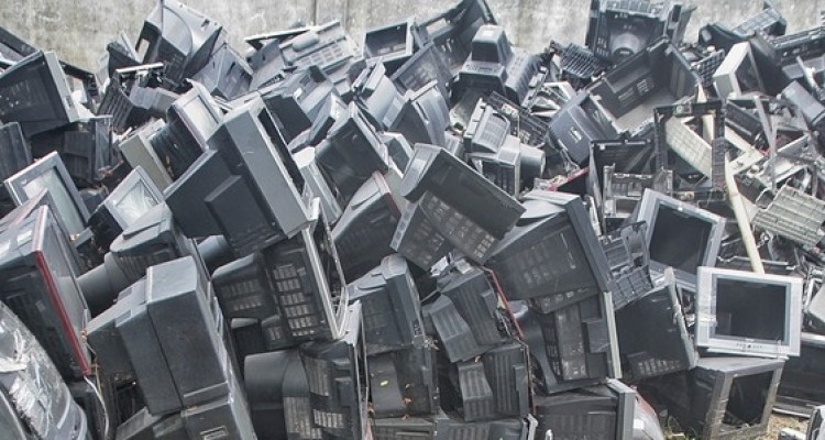 Nuovo digitale terrestre, il sistema RAEE vicino al blocco per l’accumulo delle vecchie Tv da avviare a trattamento