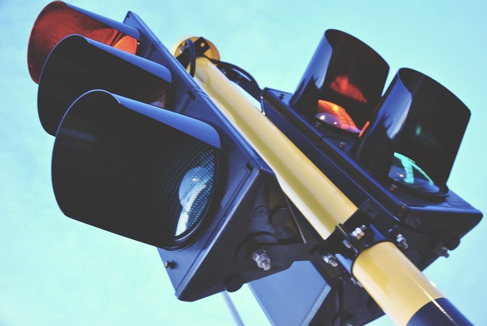 Sicurezza stradale: introdotto il dispositivo countdown per i semafori 