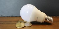 Luce e gas: con il taglio dei consumi si risparmiano fino a 800 euro