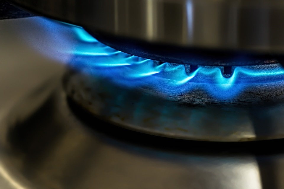 Luce&gas, firmare i contratti per le utenze da remoto: i vantaggi e le cautele