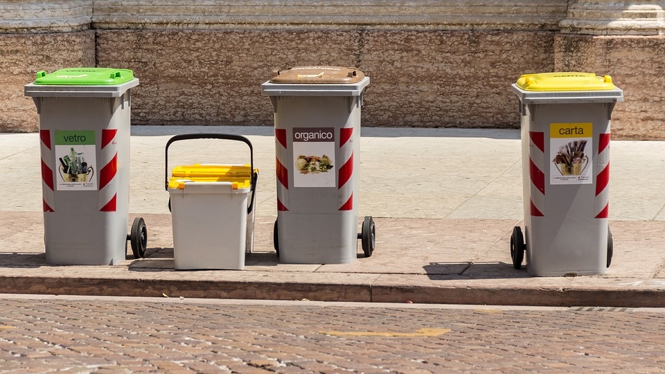 Rifiuti urbani, torna a crescere la produzione nel 2021 (+2,3%)
