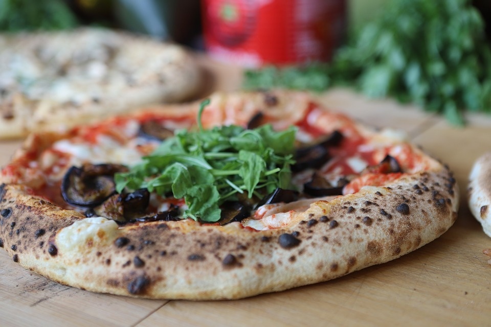 Ue: fuorilegge la falsa pizza napoletana, via dai menù