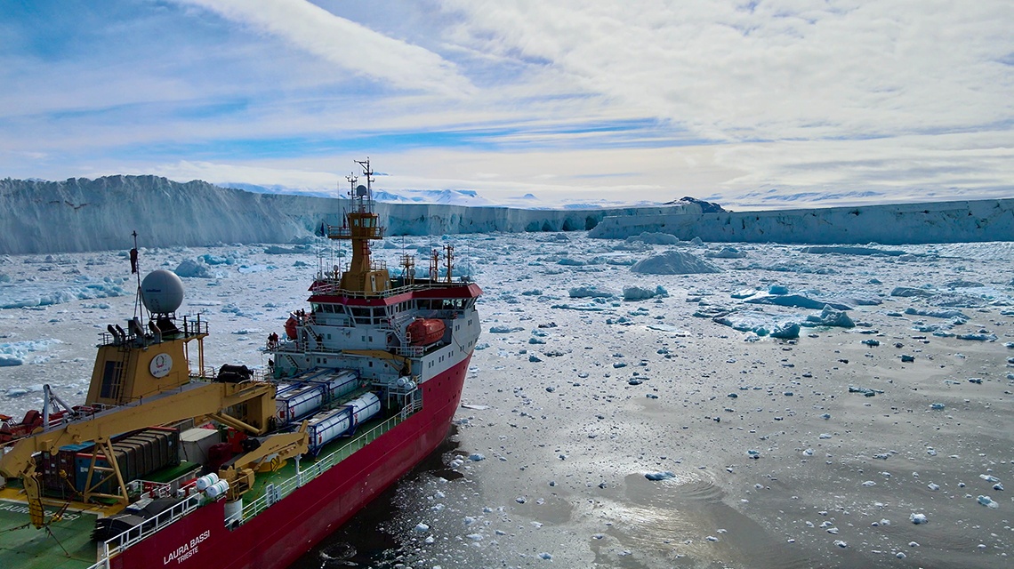 Antartide: la nave Laura Bassi riporta in Italia un prezioso carico di campioni scientifici