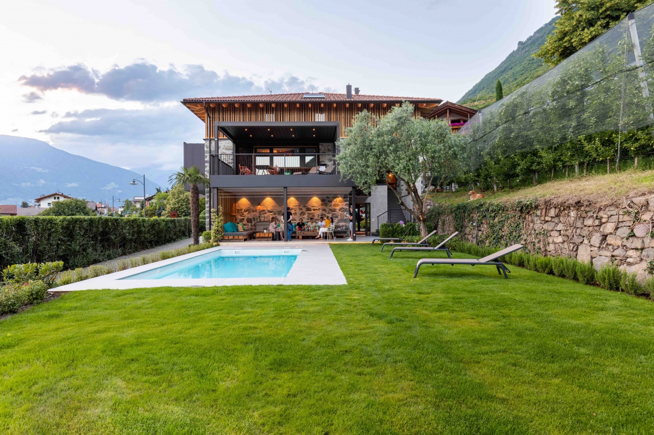 Gallo Rosso, vacanze estive ai masi con piscina tra le montagne dell’Alto Adige   