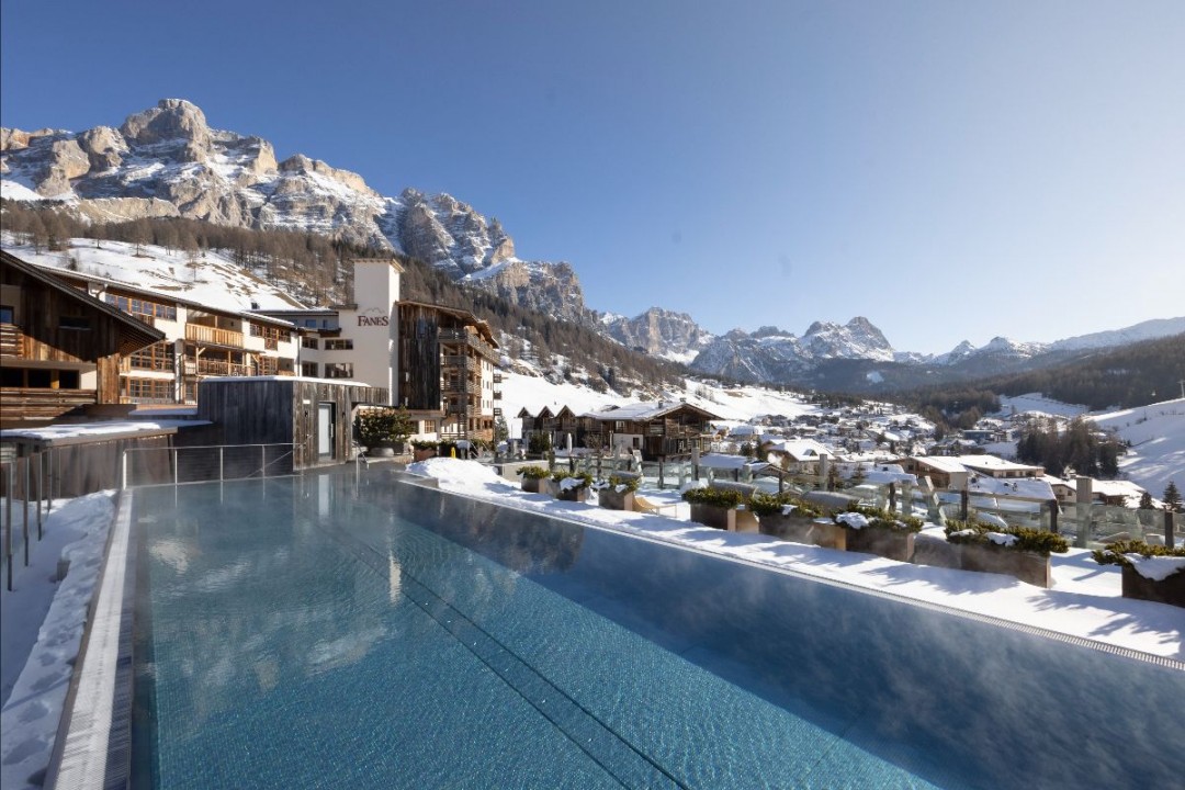 L’inverno in Alta Badia al Dolomiti Wellness Hotel Fanes tra attività sulla neve, massaggi sportivi e piatti gourmet