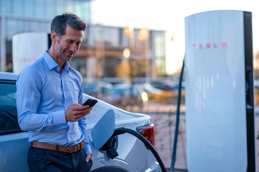 I clienti di DKV Mobility possono ora accedere a 10.000 Supercharger Tesla