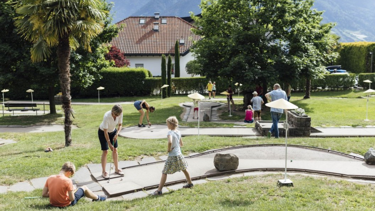 Vacanze in famiglia a Tirolo in Alto Adige: divertimento, natura, relax e avventura