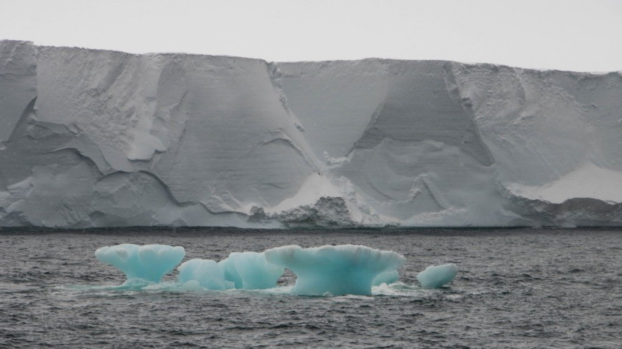 Antartide: acque oceaniche calde sotto la piattaforma di ghiaccio nel Mare di Ross
