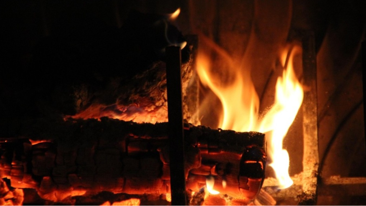 Freddo in arrivo: come si preparano gli italiani, boom di stufe a pellet (+72%) e caminetti (+107%)