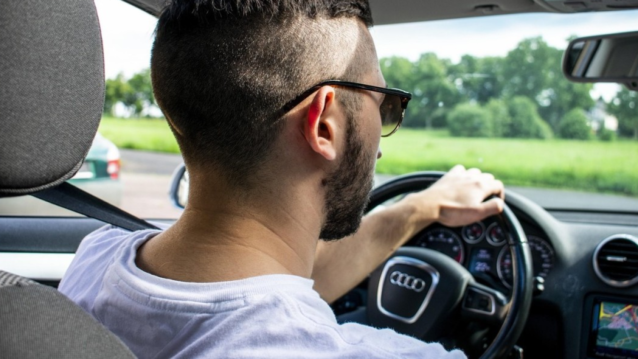 Mobilità urbana: l’87% degli italiani sceglie l’auto, ma cresce l'interesse per soluzioni sostenibili