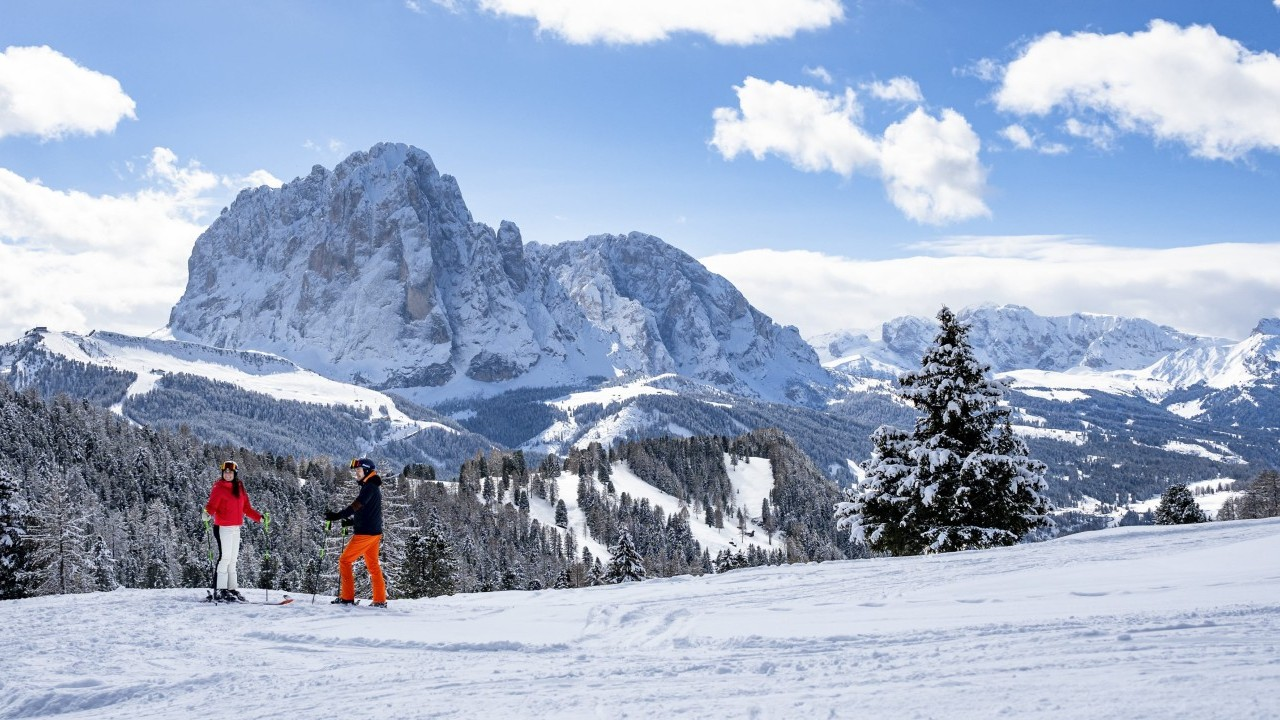 Dicembre in Val Gardena: tra eventi d’arte e cultura, Coppa del Mondo di sci, mercatini, festività natalizie e promozioni per l’Avvento