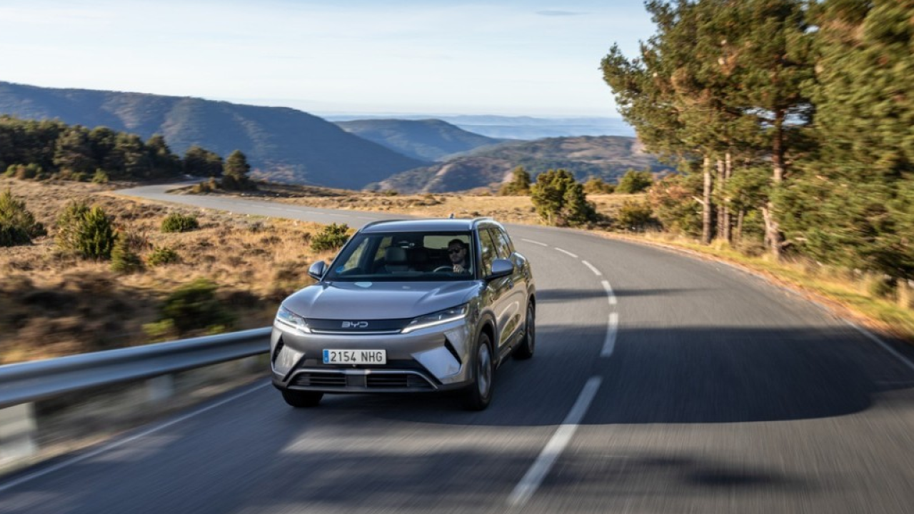 BYD lancia ATTO 2 Comfort, il SUV elettrico compatto a lunga autonomia con fino a 430 km di percorrenza