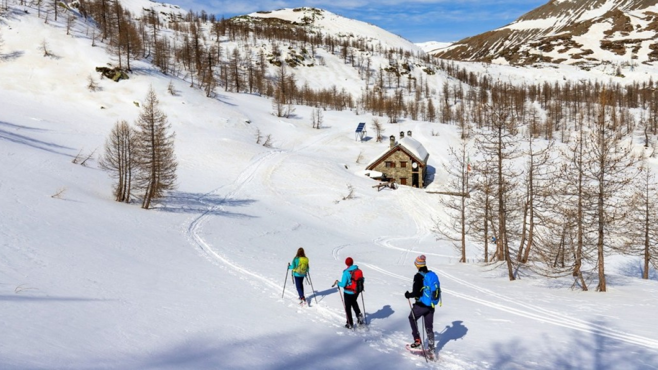  Distretto Turistico dei Laghi: Natale di luci tra emozioni in pista, ciaspolate slow e illuminazioni d'autore