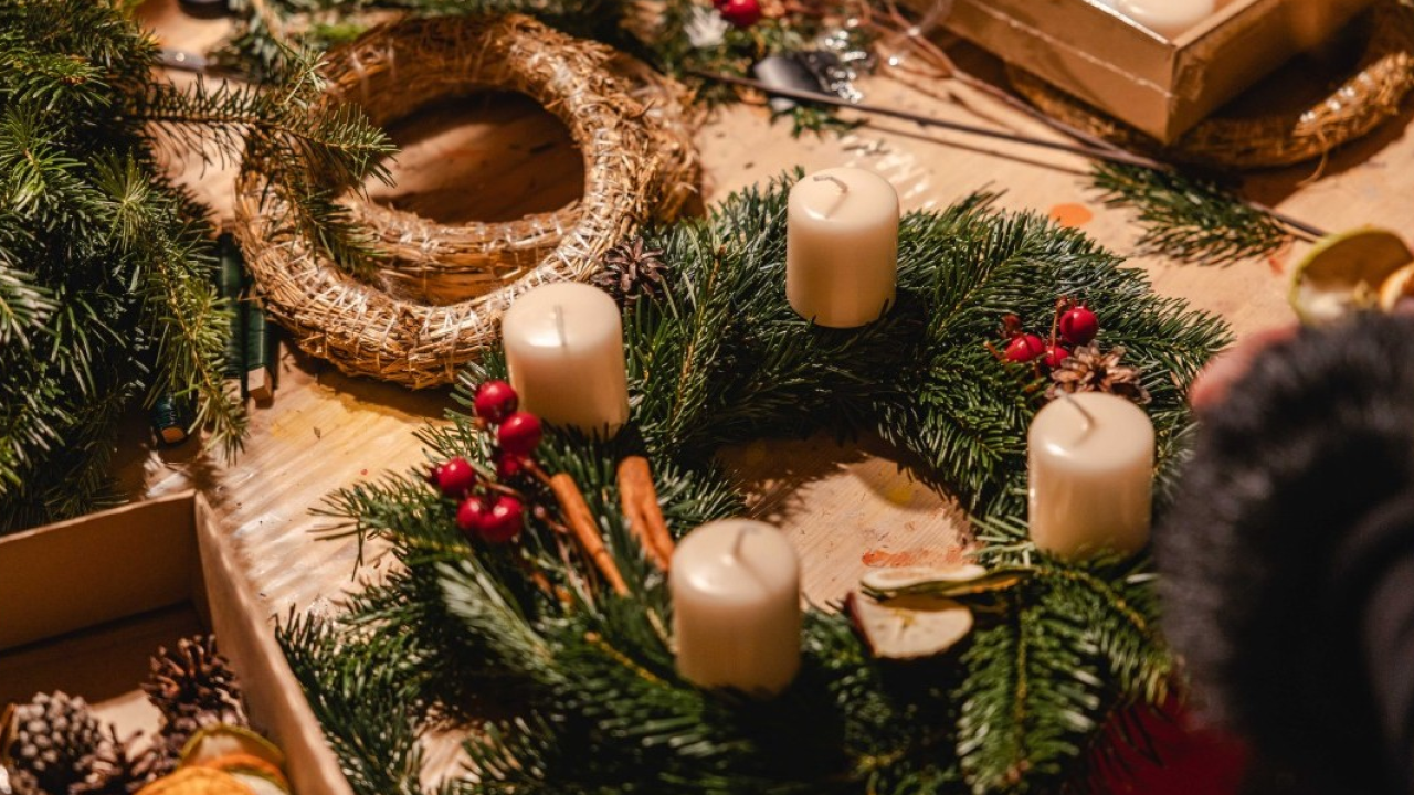 Addobbi fai da te, concerti e visite a lume di lanterna: ecco il Natale a Merano