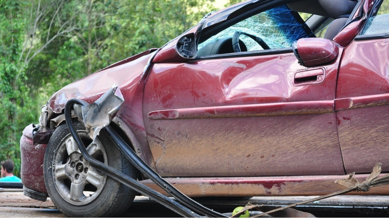 Auto, oltre 207.000 auto coinvolte in incidenti nel 2024: aumenti record in Abruzzo, Puglia e Liguria
