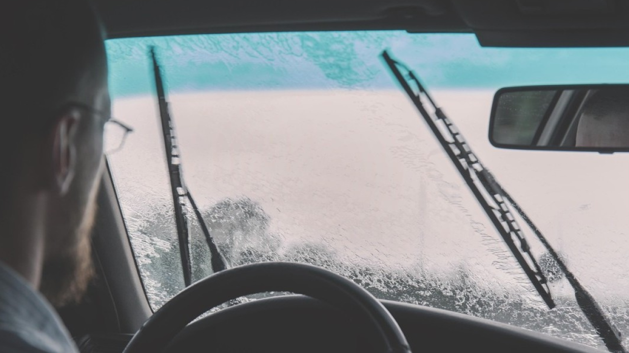 Come guidare in sicurezza con il maltempo