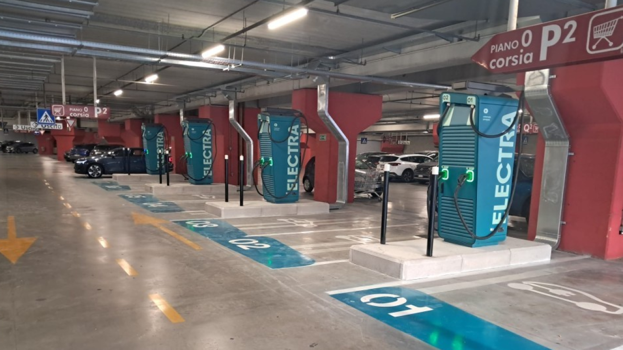 Klépierre Italia ed Electra ampliano la rete di ricarica ultraveloce nei centri commerciali italiani