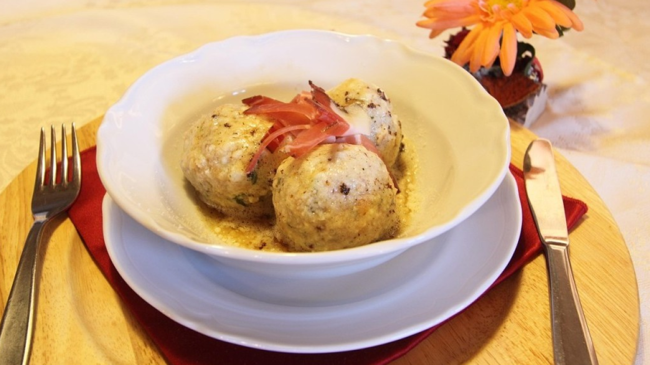 Malghe e rifugi nella regione di Lana: sapori genuini e calda atmosfera di Monte San Vigilio