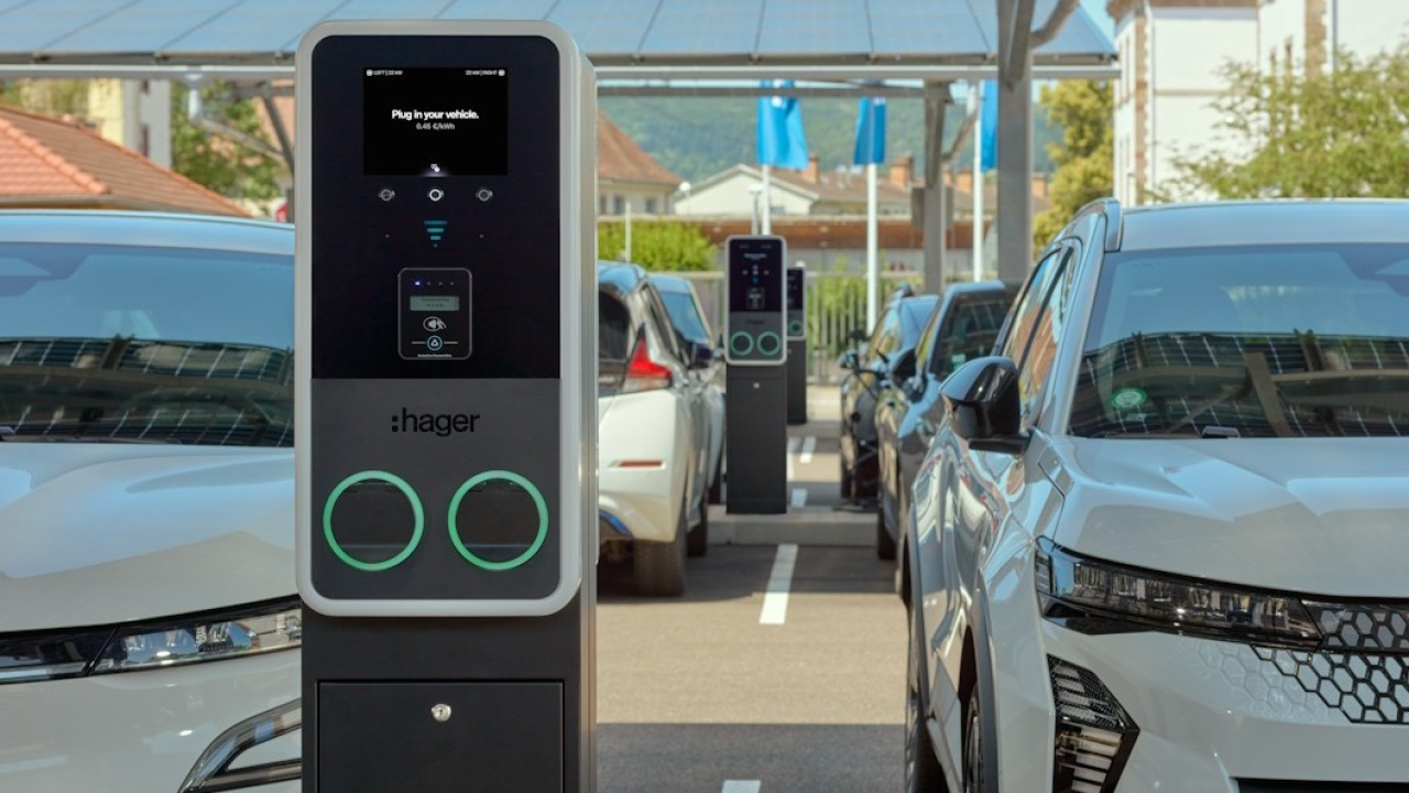 Arriva witty park 2, la stazione smart  per la ricarica pubblica dei veicoli elettrici dedicata al terziario