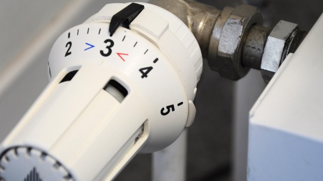  Termostato “virtuoso”: in Italia la temperatura invernale in casa è tra le più basse d’Europa