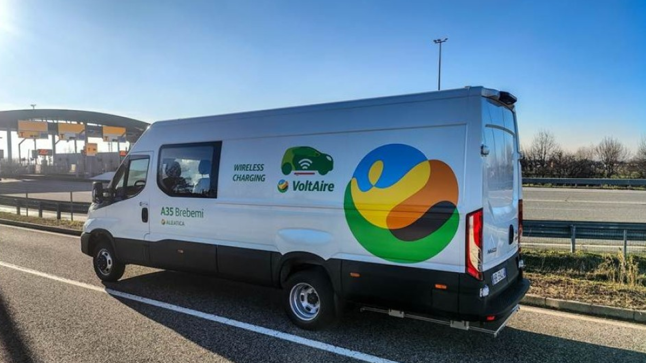 Mobilità del futuro: A35 Brebemi e IVECO lanciano il primo eDaily con ricarica wireless DWPT