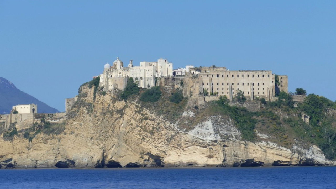 Piccole isole italiane: un laboratorio di resilienza tra fragilità strutturali e nuove opportunità