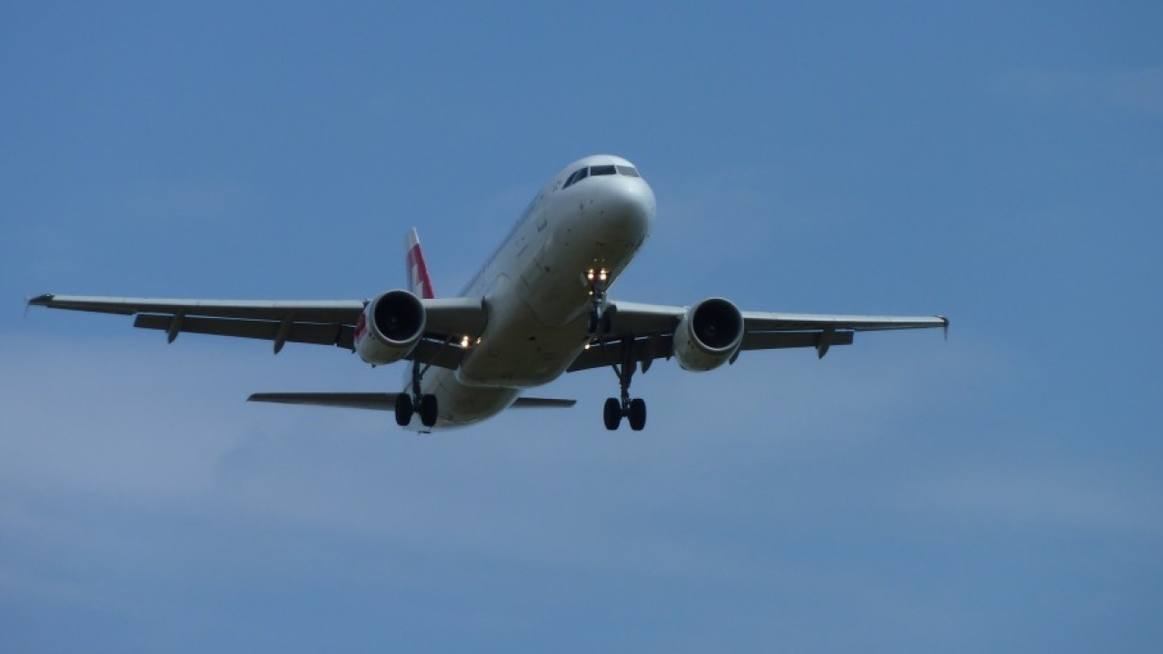 Cielo nero sopra il Golfo: il caro carburante scuote l'aviazione mondiale