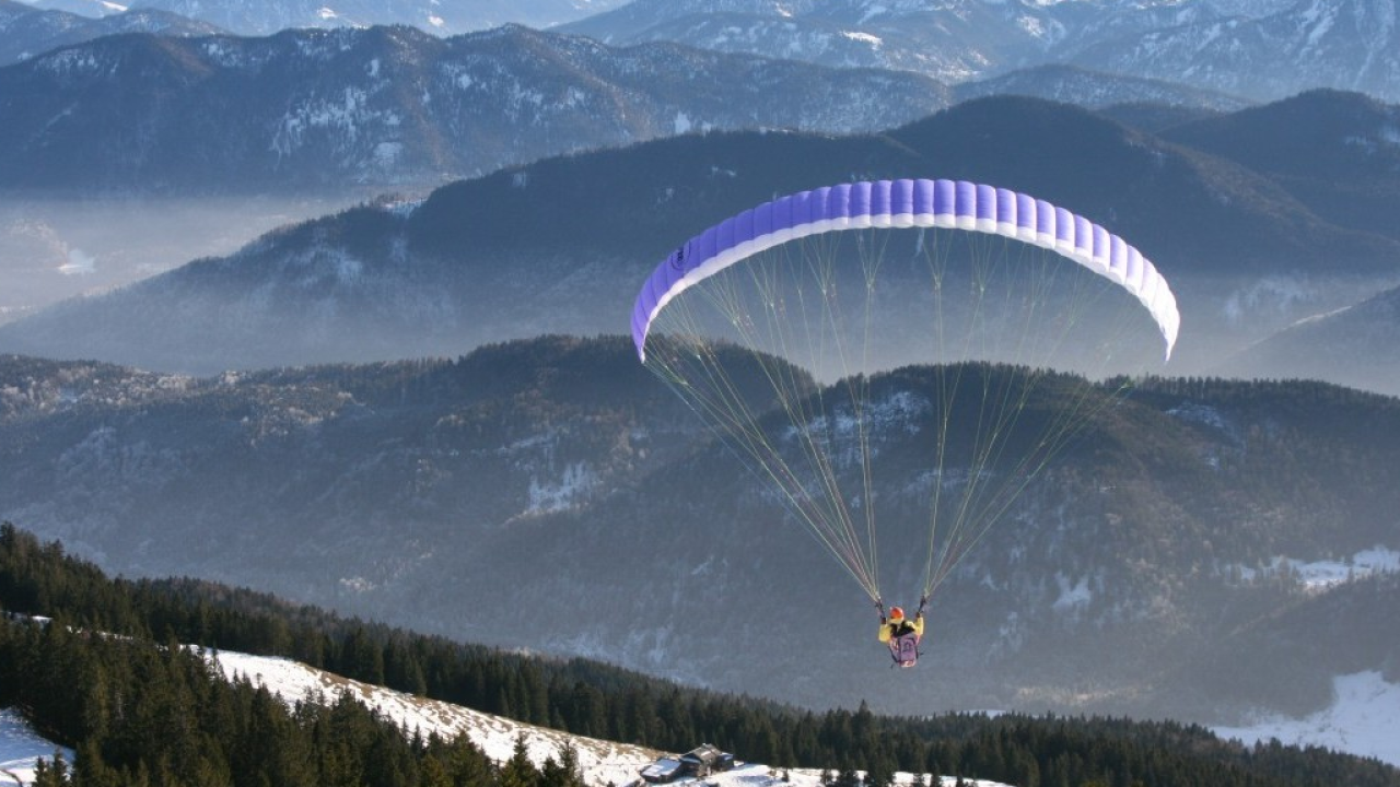 Primavera a Tirolo: un balcone fiorito tra natura, sport e sapori autentici