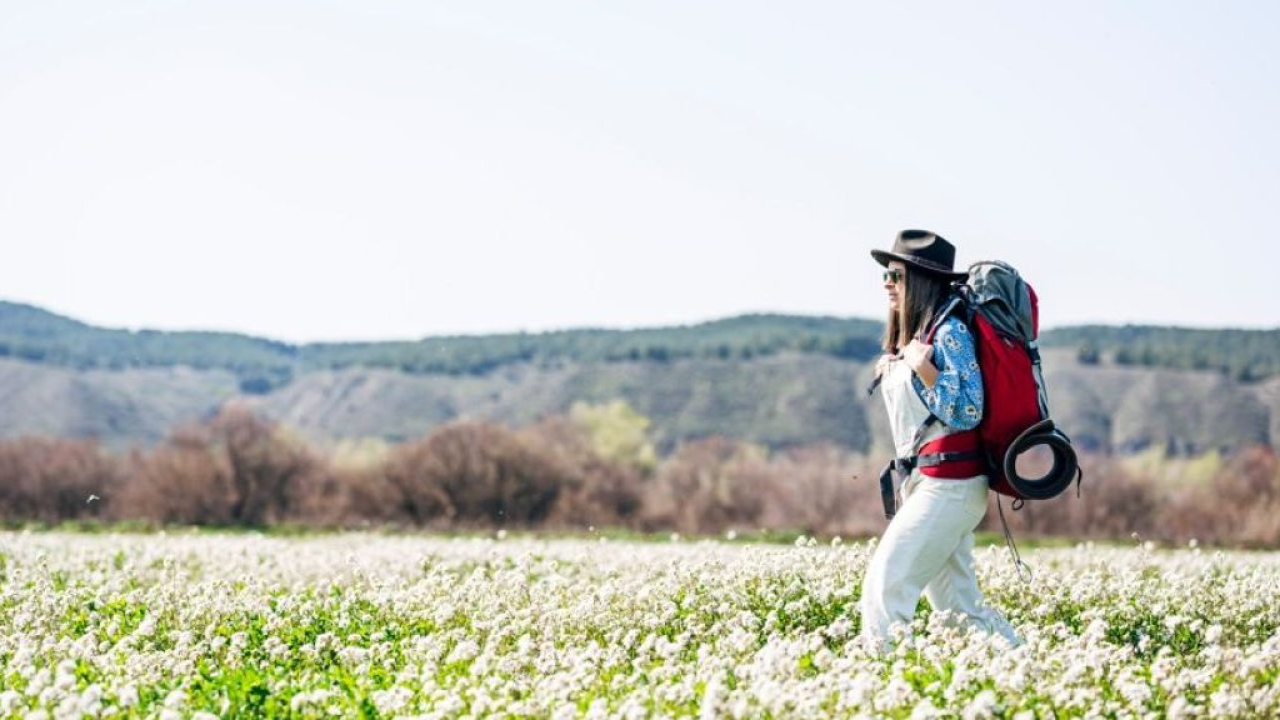 Spagna a passo lento: i consigli di Vueling per una fuga primaverile tra i cammini culturali