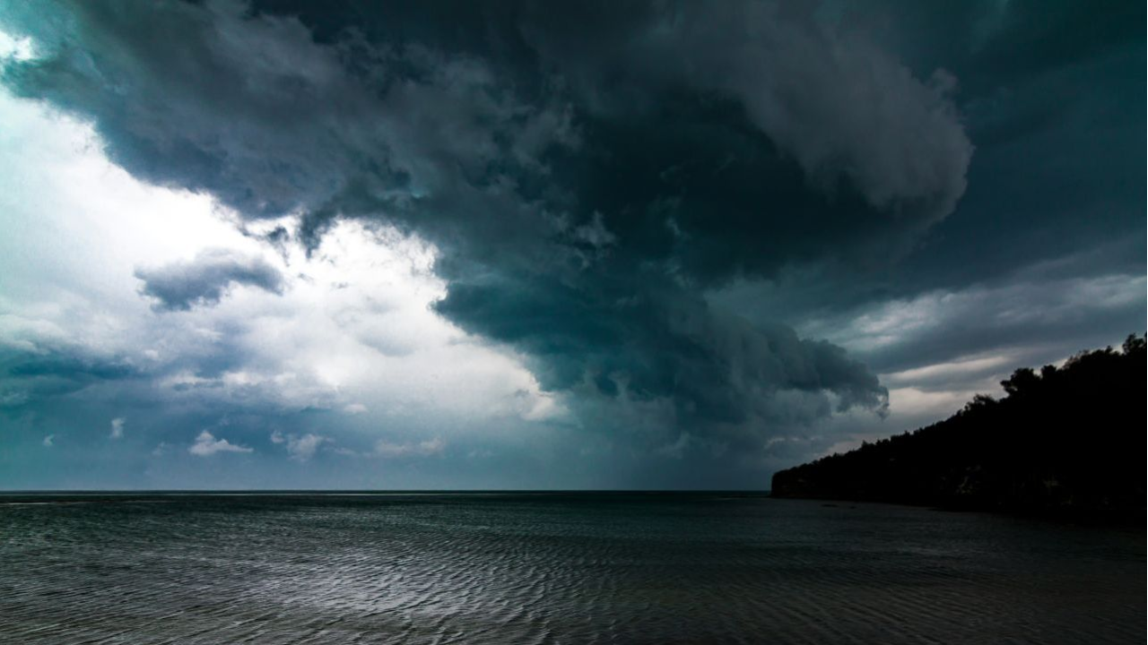 Clima impazzito in Europa: la corrente a getto si blocca e porta siccità al Sud e alluvioni al Nord