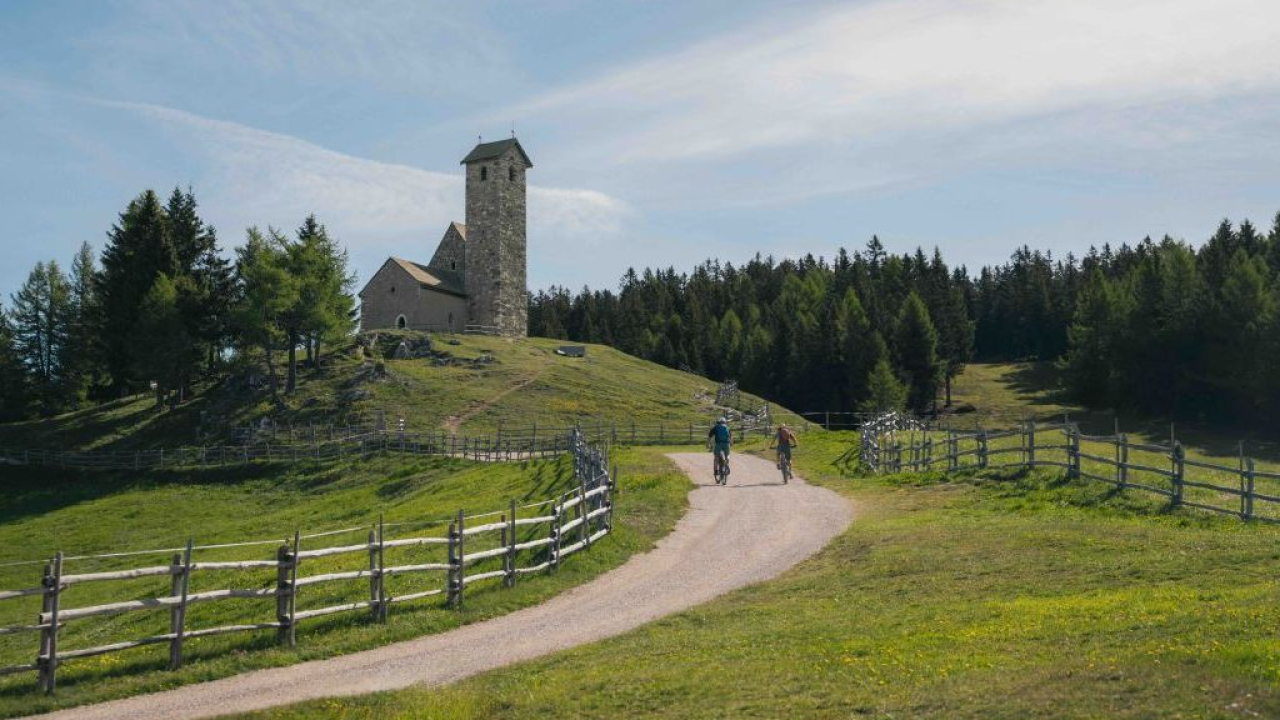 Tra geologia e meditazione: Monte San Vigilio si conferma l'oasi di benessere dell'Alto Adige