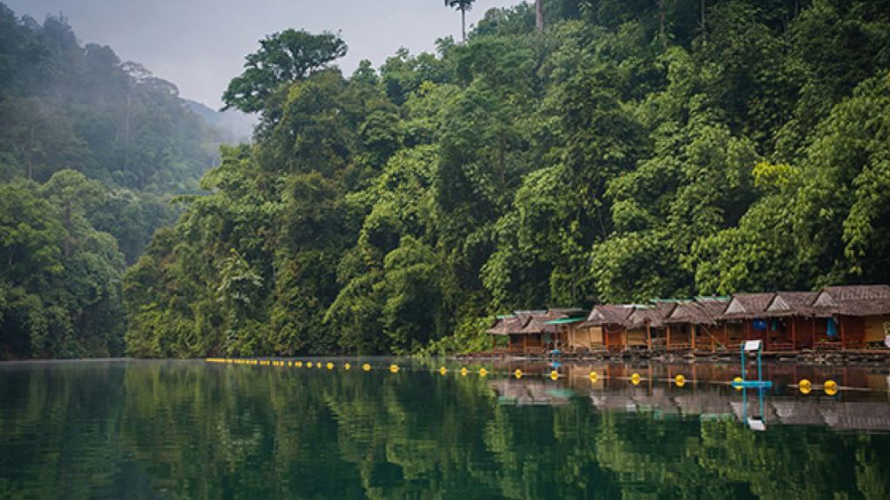 La Thailandia autentica e fluttuante: la magia del lago Cheow Larn con KIBO