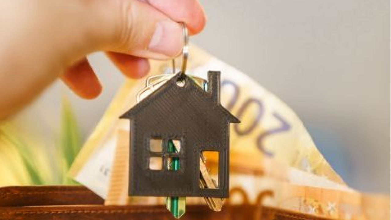 Quanto bisogna guadagnare per comprare casa nel 2026: calano i requisiti di reddito, ma resta il divario territoriale
