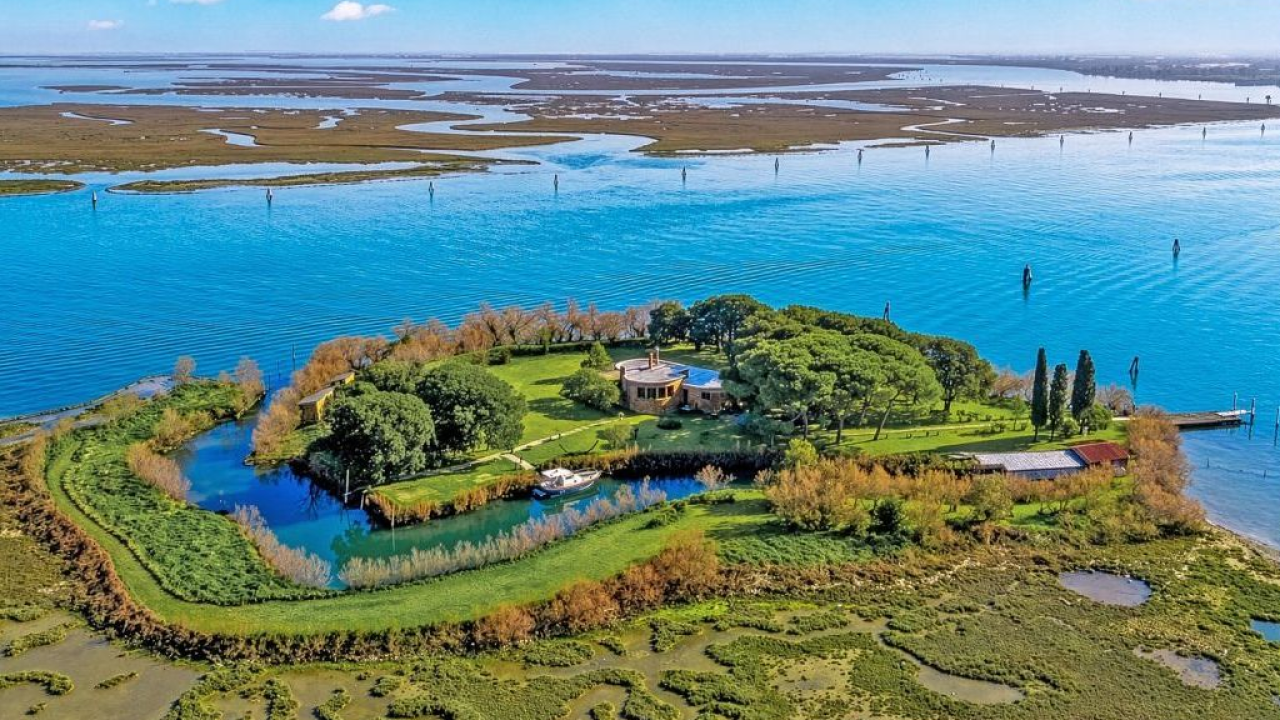 Venezia, in vendita l'Isola di Crevan: 5.700 mq di natura e una fortezza storica trasformata in residence