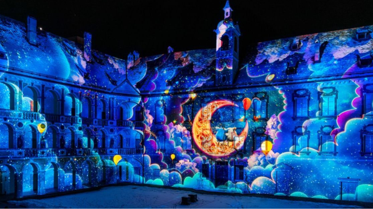 Trentacinque anni di magia natalizia a Bressanone tra la tradizione del Mercatino e il debutto del light show OOPS 2