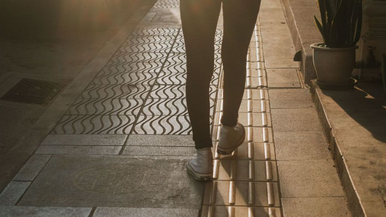 Crescita record di camminatori in Europa e in Italia per una mobilità urbana sempre più sostenibile