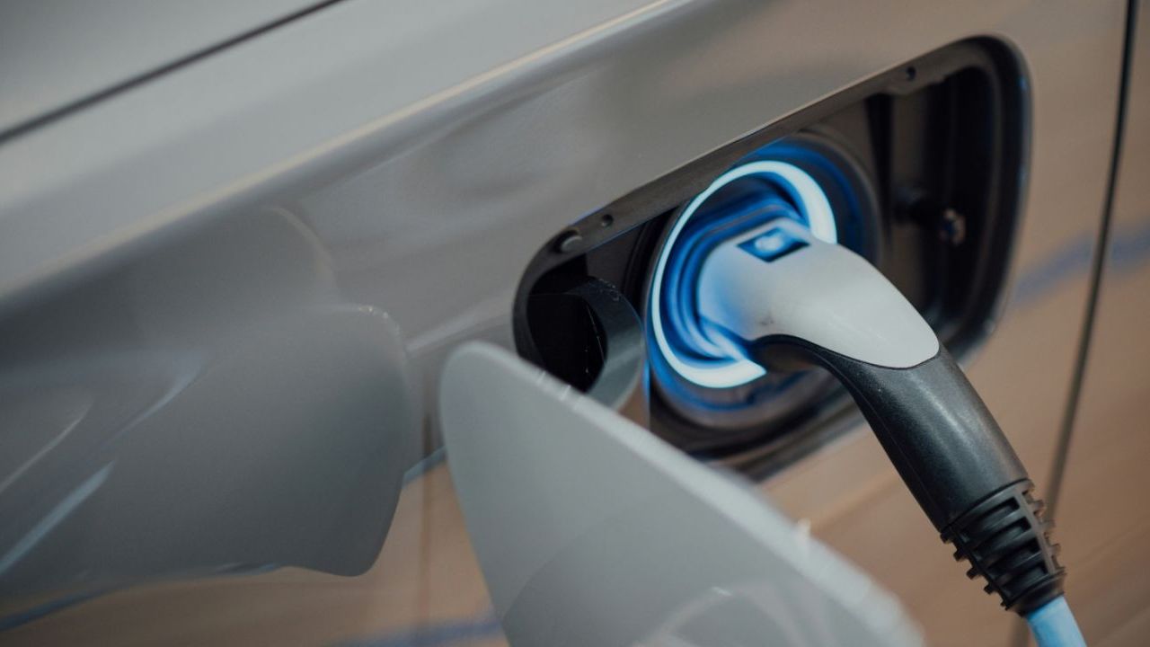 Osservatorio CARFAX: ibride ed elettriche conquistano il mercato dell'usato in Italia